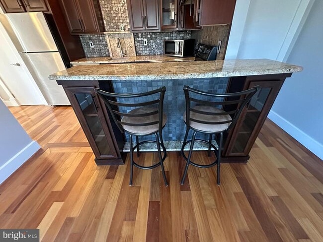 Building Photo - 1800 Dewitt Ave