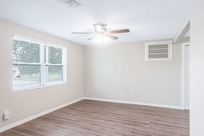 Foto del edificio - 3631 Oakhurst Dr