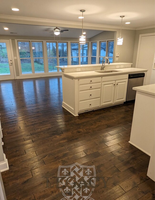 Foto del edificio - 9919 Maxwell Ln