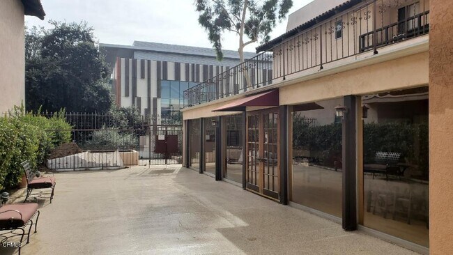 Building Photo - 1127 E Del Mar Blvd