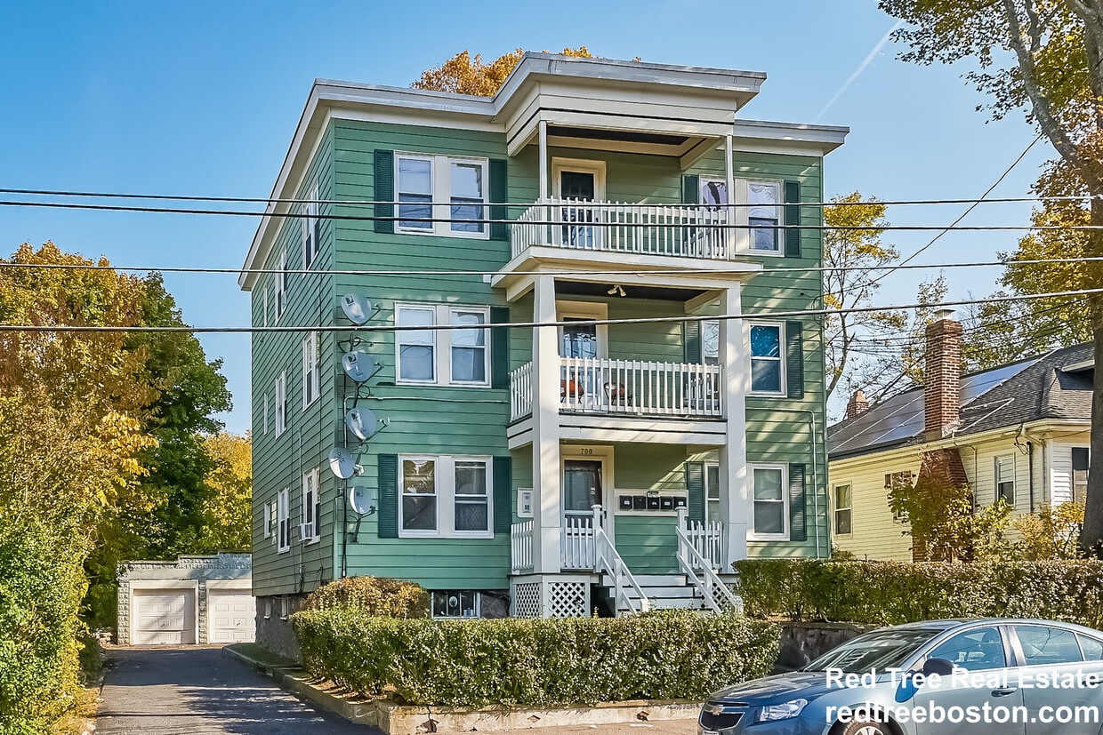 Building Photo - 700 Metropolitan Ave