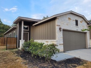 Building Photo - 210 Oakcrest