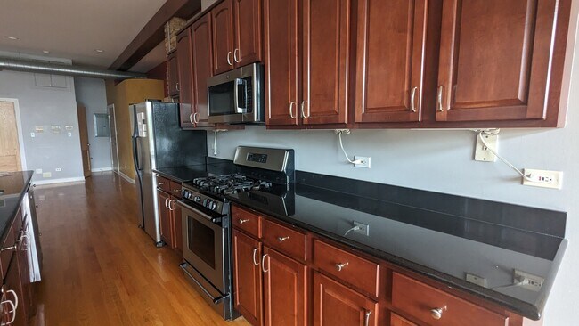Foto del edificio - 1738 W Belmont Ave