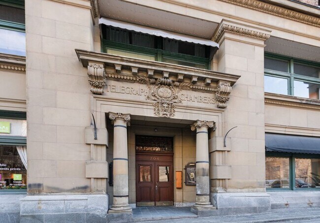 Building Photo - 204 Rue De L'hôpital