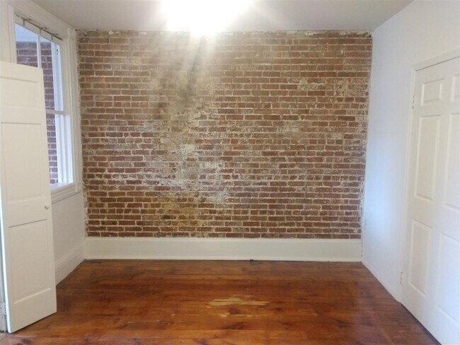 Building Photo - 127 Washington St