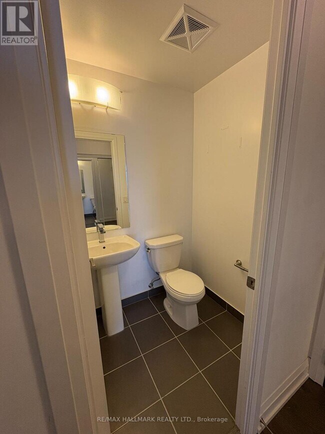 Photo du bâtiment - 7890 Bathurst St