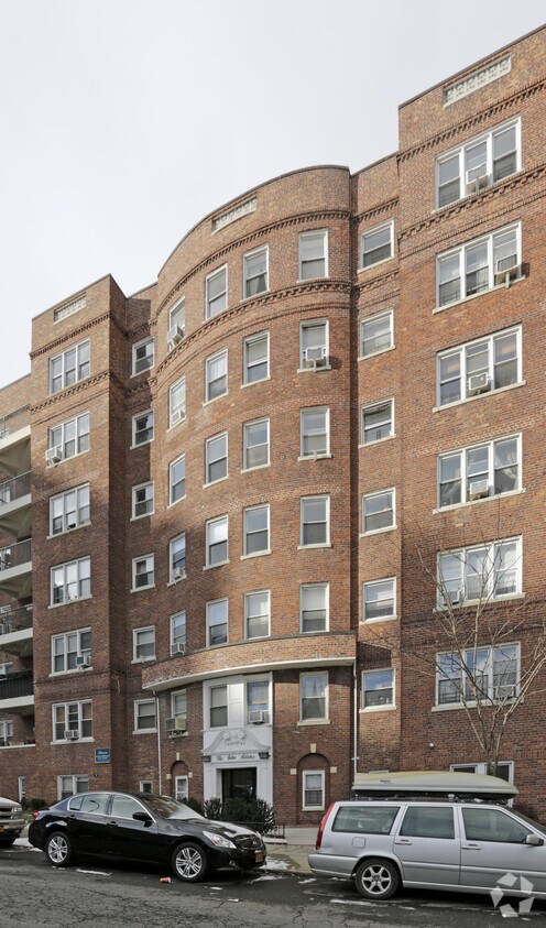 Foto del edificio - 105-05 69th Ave
