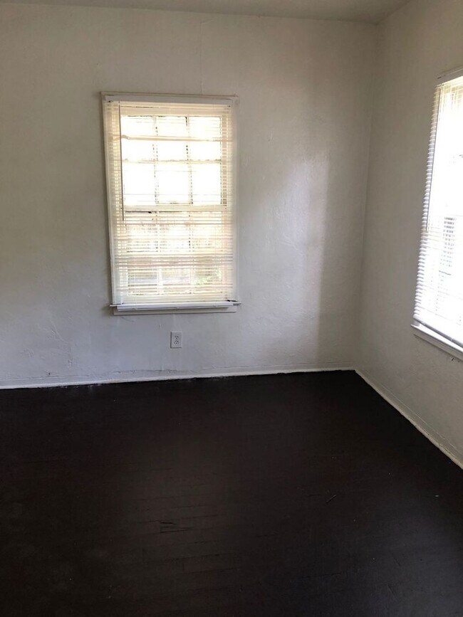 Foto del edificio - 1229 E 54th St