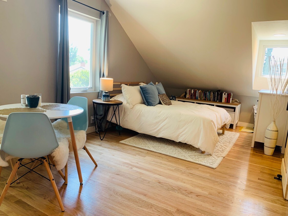 view of sleeping space - 7151 Atheling Way