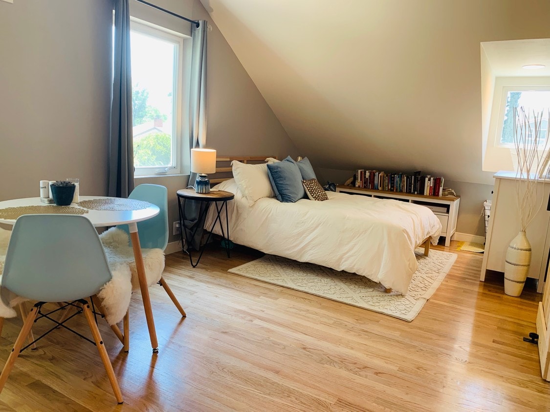 view of sleeping space - 7151 Atheling Way