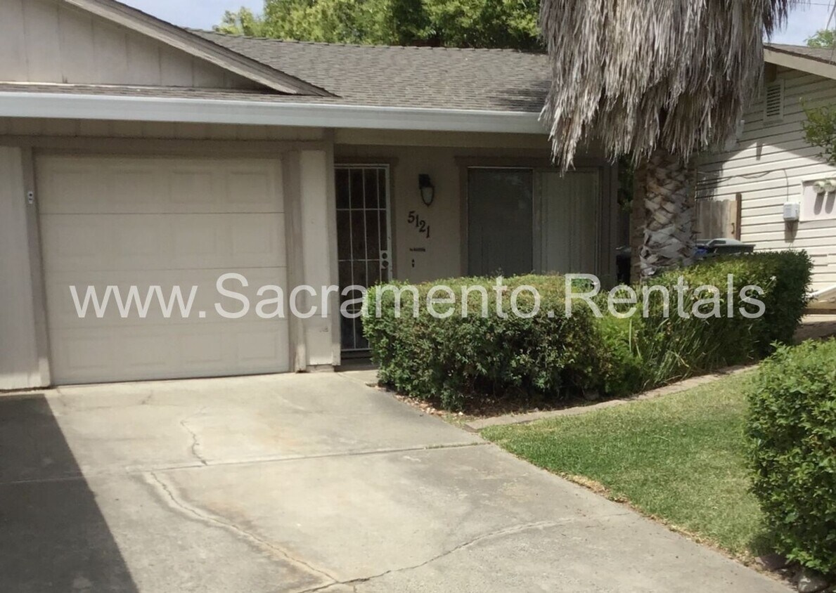 Primary Photo - 2bd/2ba Foothill Farms Area Duplex with 1 ...
