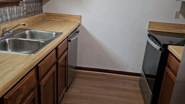 Foto del edificio - $1195 - 2/2 -Jefferson Square - Updated Unit!