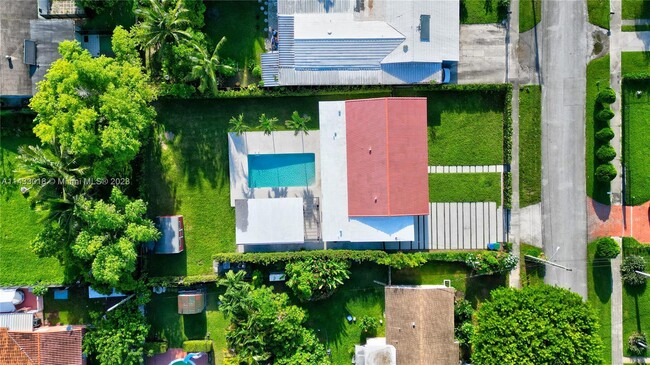 Foto del edificio - 8945 SW 41st Terrace