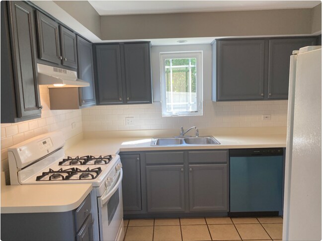 Building Photo - 2033 Manico Ct