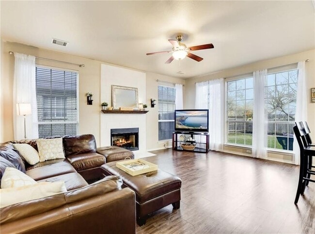 Foto del edificio - 1402 Colby Ln