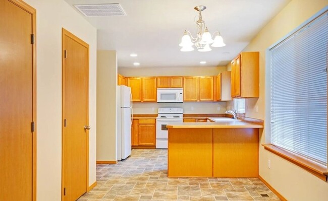 Building Photo - 3Bd/2.5Ba Marysville House
