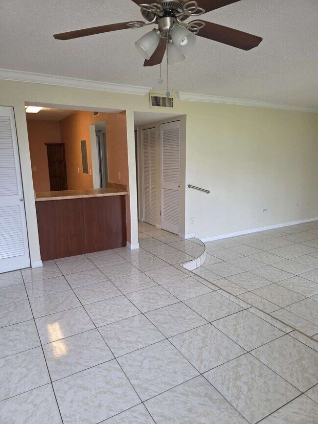 Building Photo - Condo For rent in Palms of Tarpon Springs