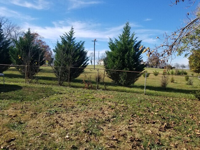 Foto del edificio - 6611 Combs Ferry Rd