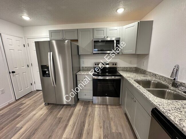 Foto del edificio - Updated and spacious 2 bedroom 1 bathroom ...