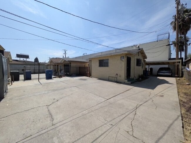 Building Photo - 1231 S Duncan Ave