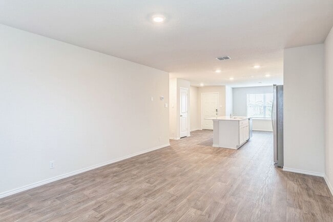 Building Photo - Spacious 5-Bedroom Home for Rent in Rivers...