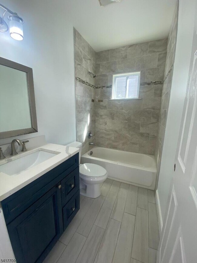 Foto del edificio - 334 Bond St