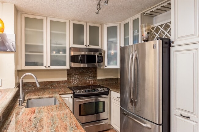 Building Photo - 1885 Diamond St