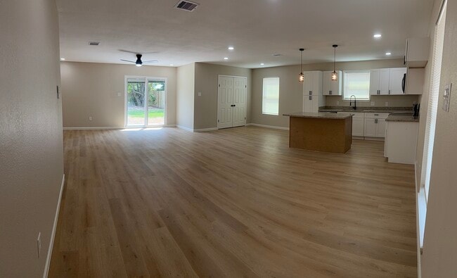 Photo - 1407 W Donovan St House