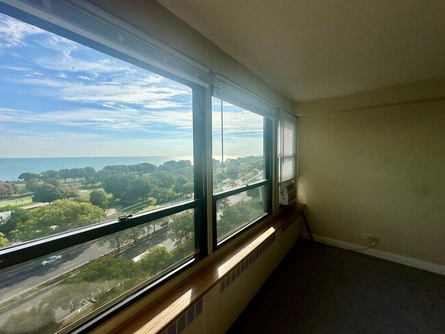 Building Photo - 4180 N Marine Dr
