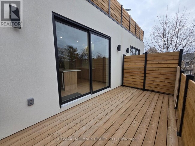 Building Photo - 592 Danforth Rd