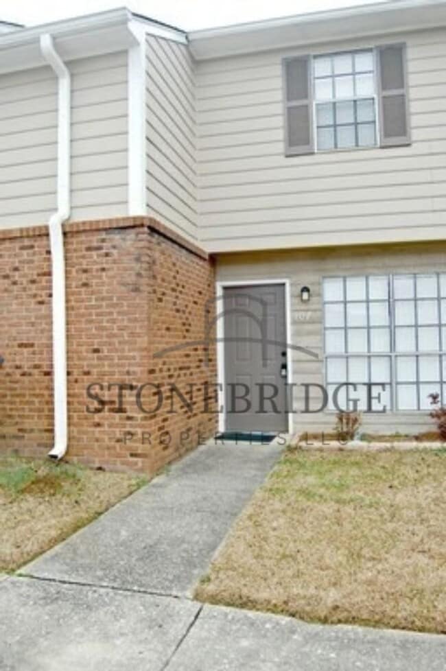 Building Photo - 202 Hillsboro Ln
