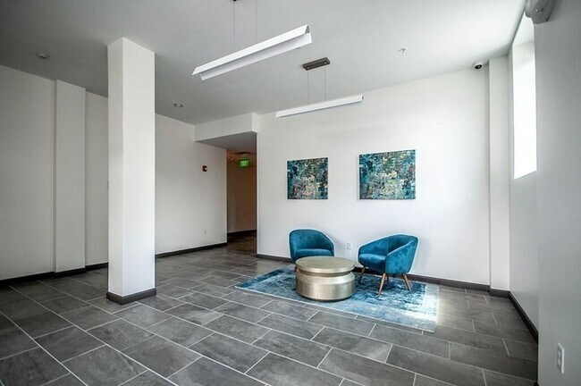 Foto del edificio - 70 Parker Hill Ave