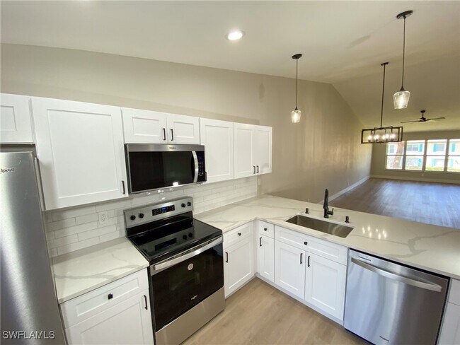 Foto del edificio - 4180 Looking Glass Ln