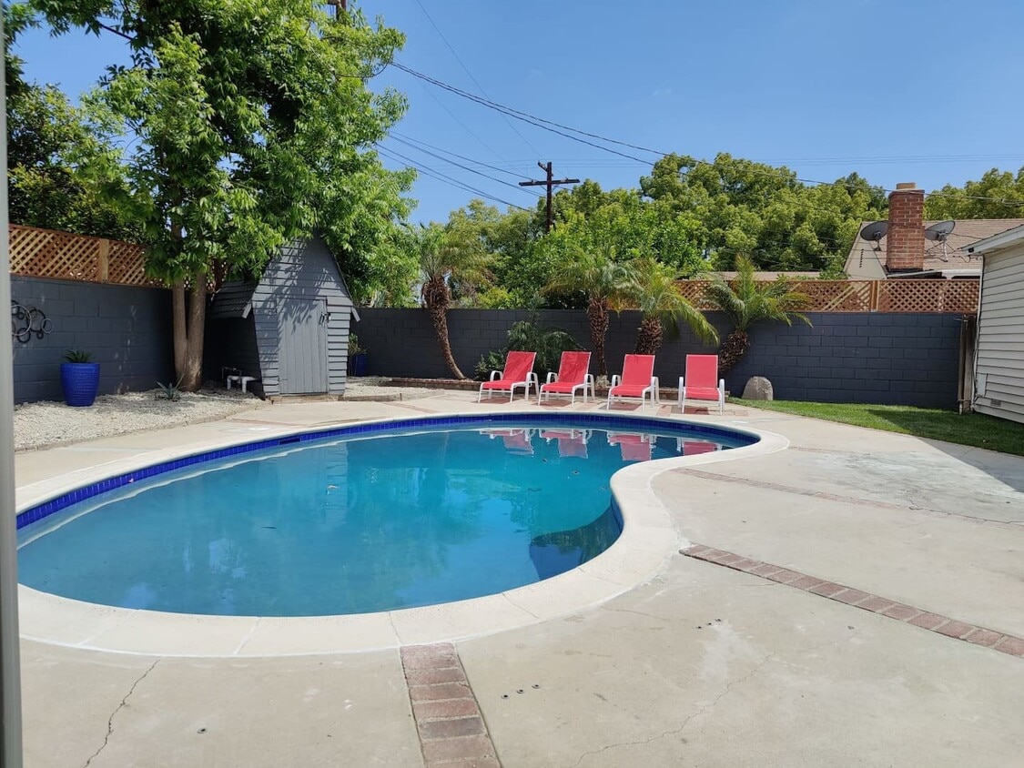 Foto principal - 6838 Bertrand Ave