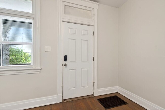 Foto del edificio - 1407 W North Bend Rd
