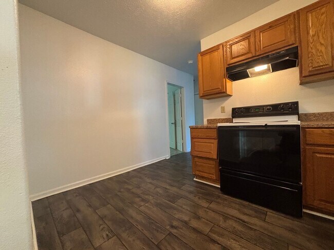 Foto del edificio - 3 Bedroom house in Southeast Springfield