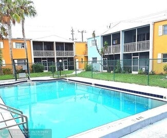 Building Photo - 1501 Crescent Cir