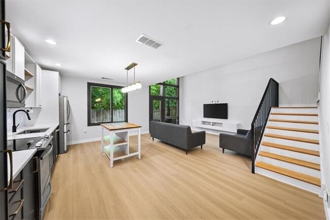 Building Photo - 1364 Rietveld Row NW