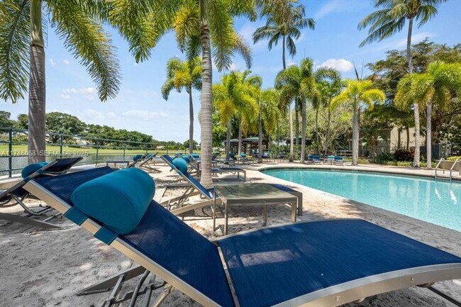 Foto del edificio - 5555 N Military Trl