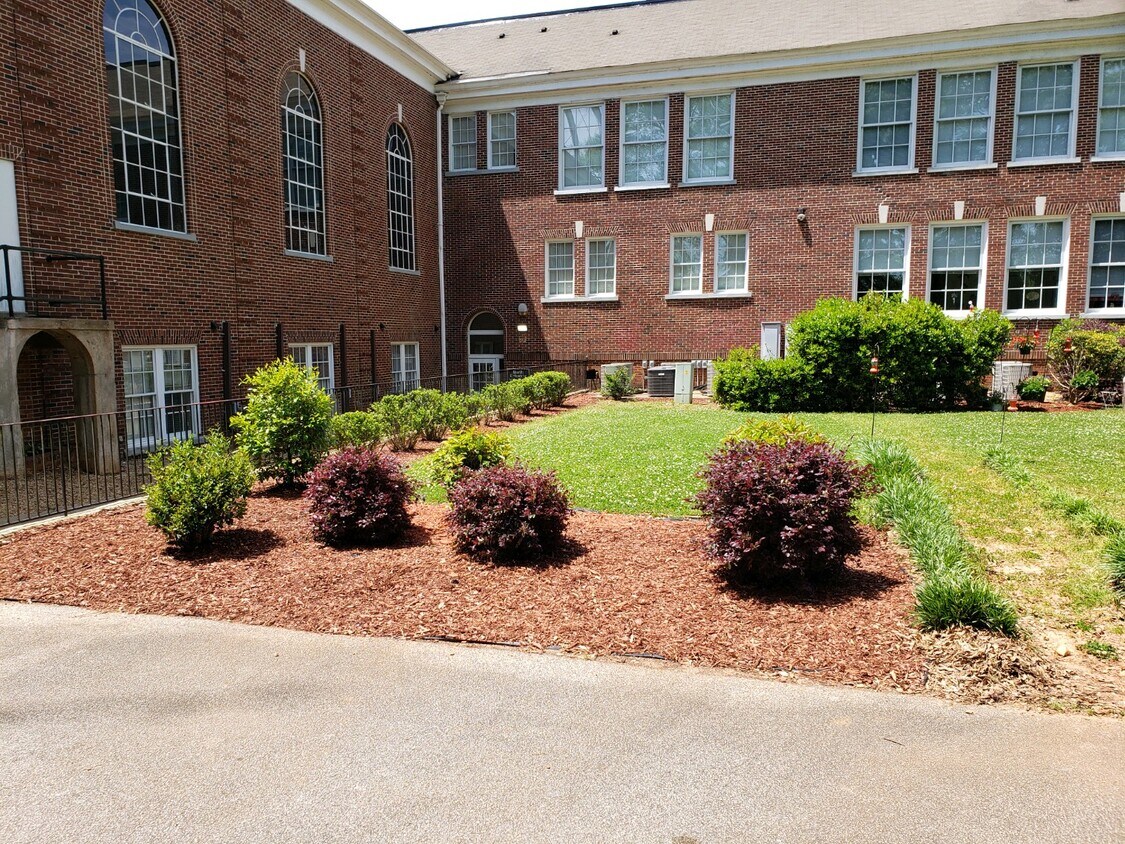 Foto principal - College Hill West Point Apts