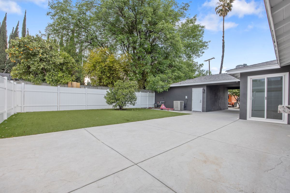 Primary Photo - 22650 Sherman Way
