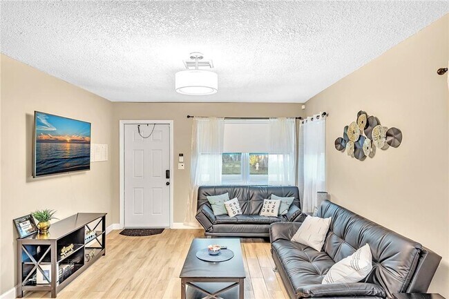 Foto del edificio - 60 NW 45th Ct