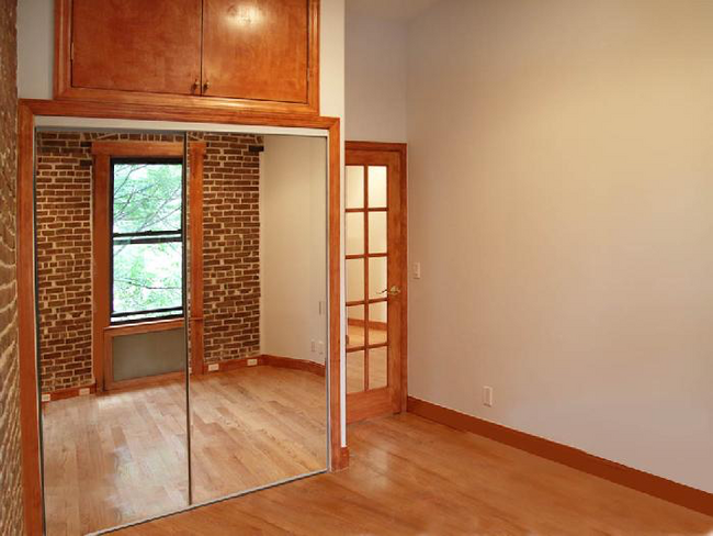 Building Photo - 346 E 52nd St