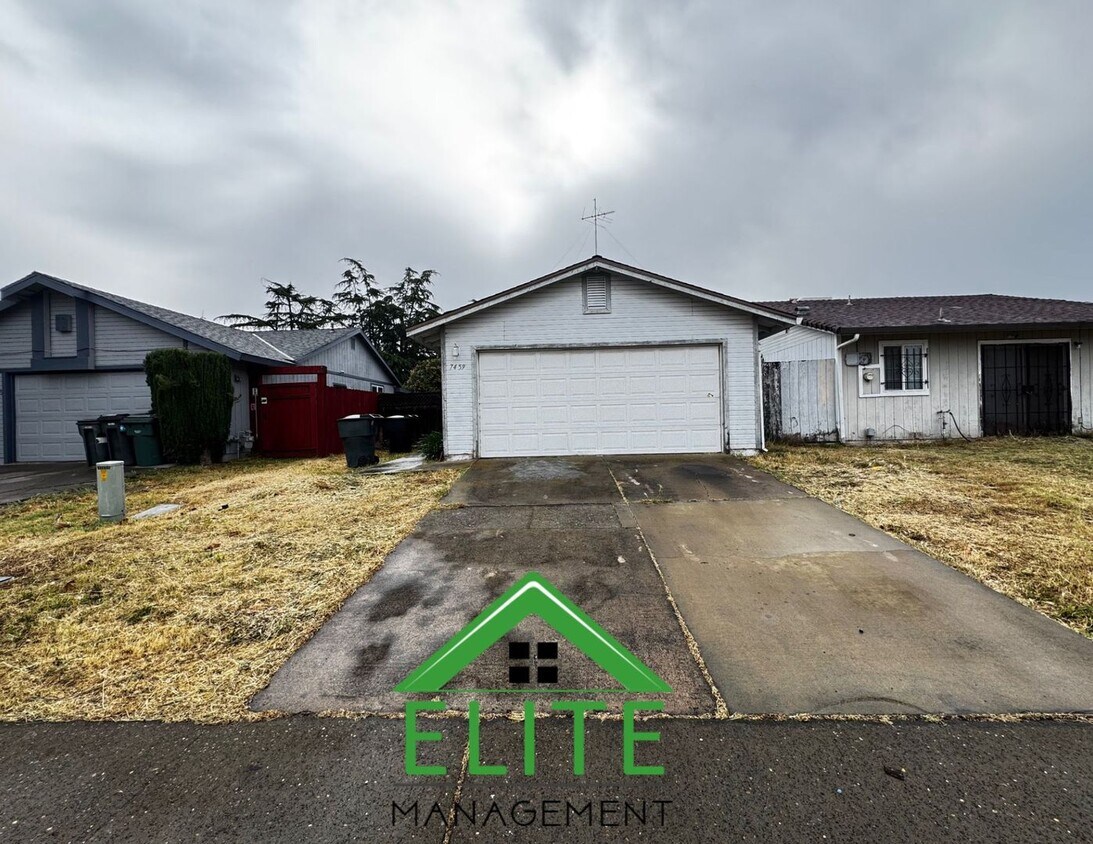 Primary Photo - **Spacious 3-Bedroom Condo with 2-Car Gara...