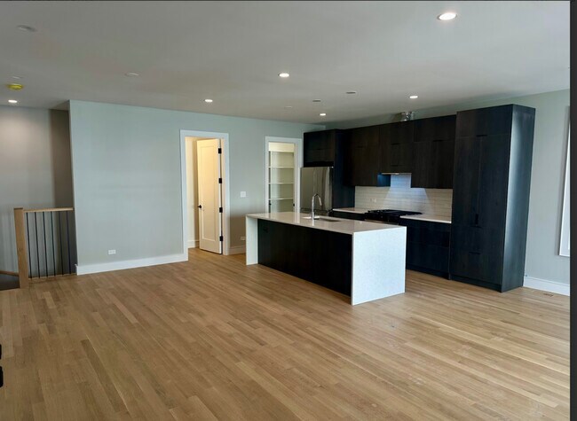 Foto del edificio - 4243 N Damen Ave