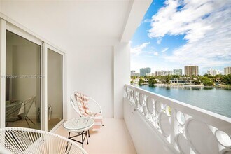 Building Photo - 9881 E Bay Harbor Dr