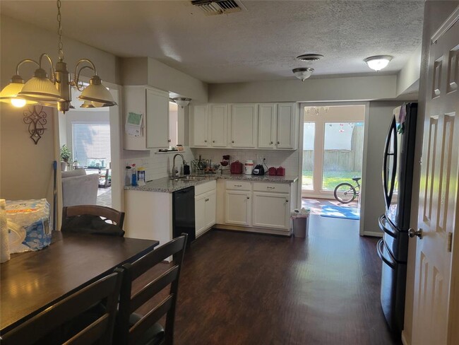 Building Photo - 4403 Lost Spring Dr