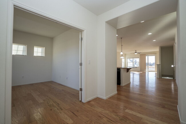 Building Photo - 1449 Rustic Dr