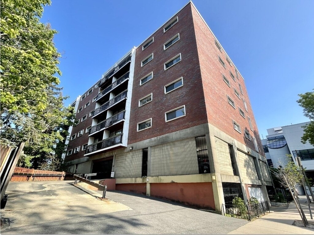 Foto principal - 1643 Cambridge St