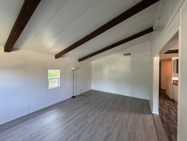 Foto del edificio - For Rent: Updated 3BR/2BA Home with Large ...